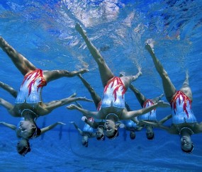 开云下载-意甲焦点战之夜，恩比德舞台越大越强，当足球与篮球的聚光灯同时亮起