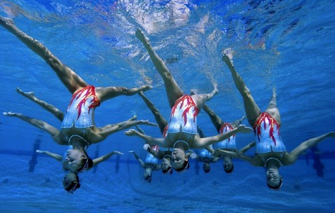 世界杯2026-东欧铁骑碾碎樱花，2026世界杯B组波兰大胜日本，苏亚雷斯老骥伏枥震惊世界