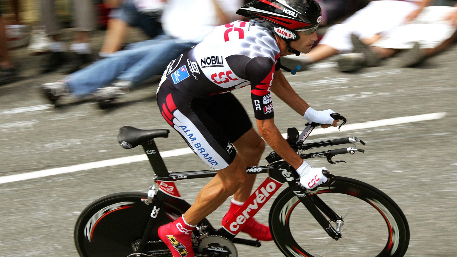 保罗里程碑之夜，公牛争冠战险胜掘金，老将智慧与团队韧性的交响