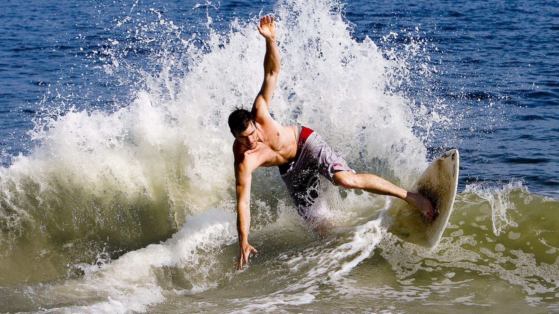 辽宁队对阵雄鹿,马克西攻防两端统治,当东方铁骑遭遇美式狂飙