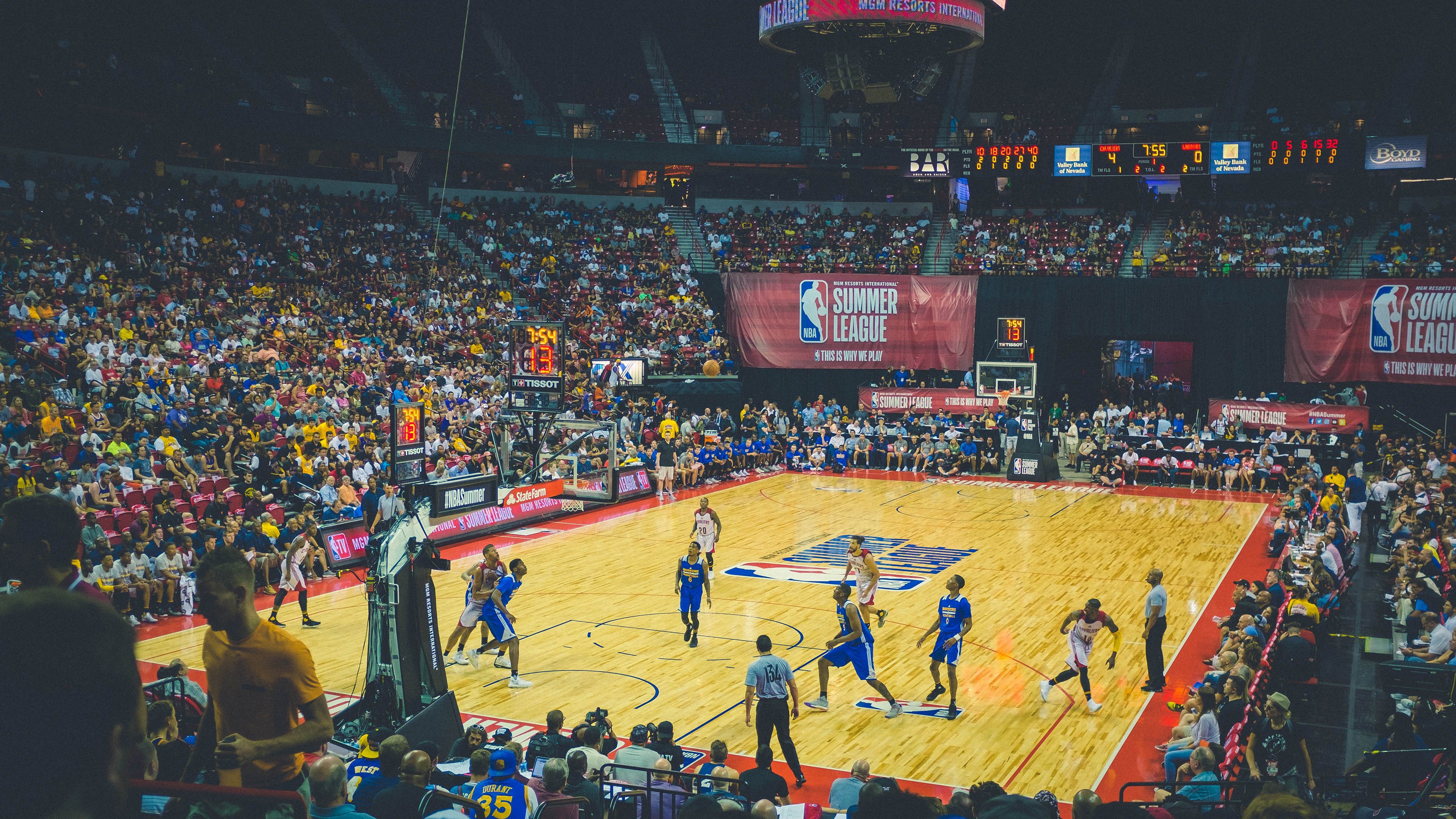 弗拉霍维奇带动全队节奏，塞维利亚收割巴萨，一场战术与意志的胜利