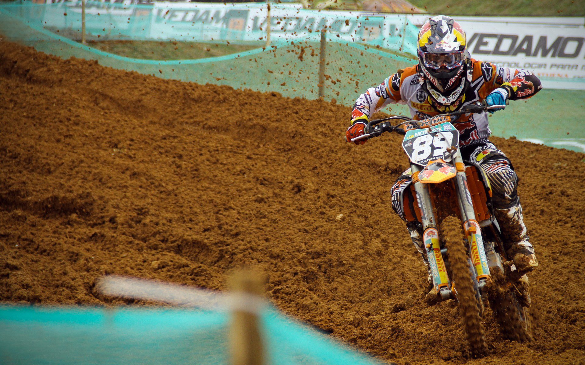 舞台越大越强！小贾伦在热火对阵广东队的异次元对决中封神